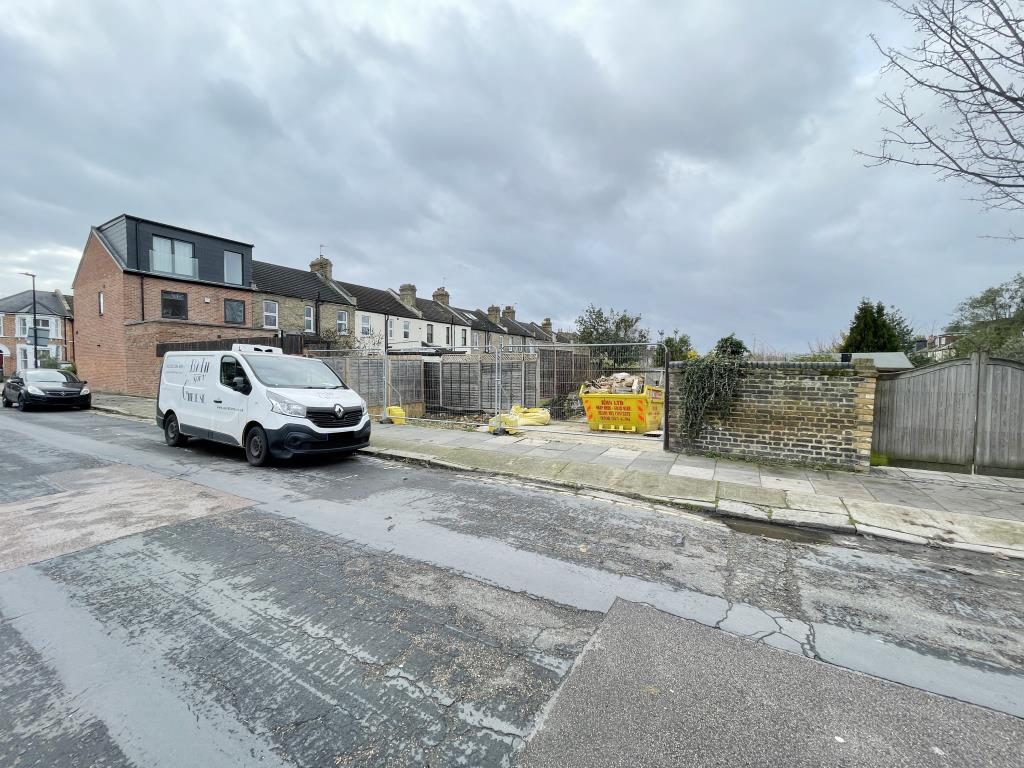 Lot: 95 - VACANT LAND WITH PLANNING - Vacant parcel of land with garage demolished and planning for 2 bedroom dwelling